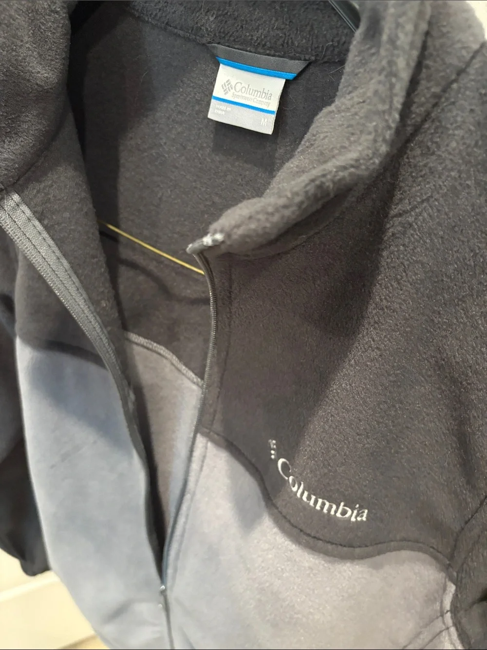 Columbia men’s Dark Charcoal and Light Gray Full-Zip Fleece Jacket - Medium